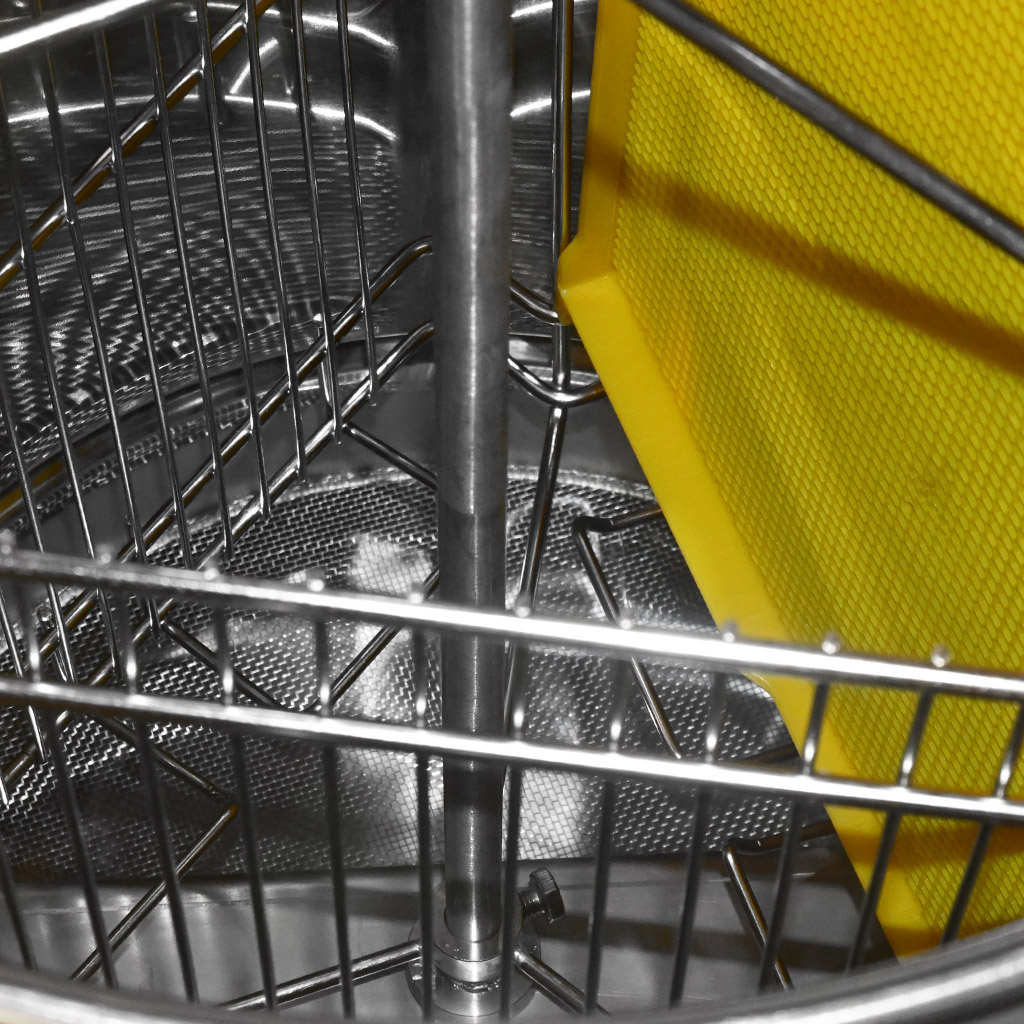 Extractor de miel con tanque Mellarius OptiLine 3 cuadros con motor eléctrico 230V P40
